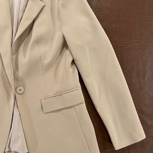 Cicy Bell Women’s Long Sleeve 1 Button Tan Casual Blazer - Size Medium - Picture 4 of 14